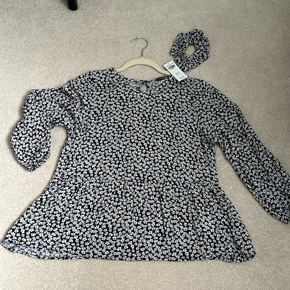 Abercrombie & Fitch floral top with matching scrunchie